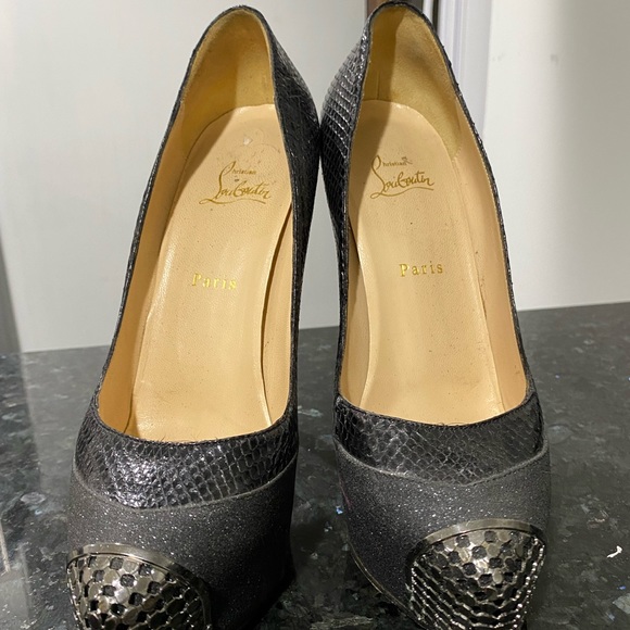 Christian Louboutin Paris - Picture 3 of 6